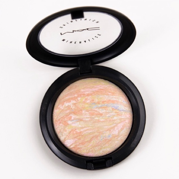 *SOLD* MAC Lightscapade Skinfinish Powder - Picture 6 of 9